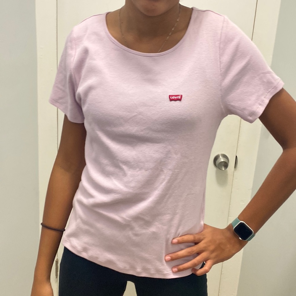 Levis baby pink t shirt 👚